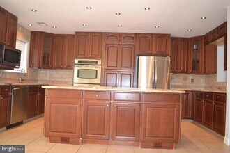 3947 Valley Ridge Dr in Fairfax, VA - Building Photo - Building Photo