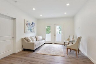 2100 St Thomas St-Unit -105 in New Orleans, LA - Building Photo - Building Photo