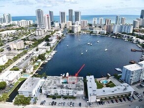 462 Golden Isles Dr in Hallandale Beach, FL - Building Photo - Building Photo