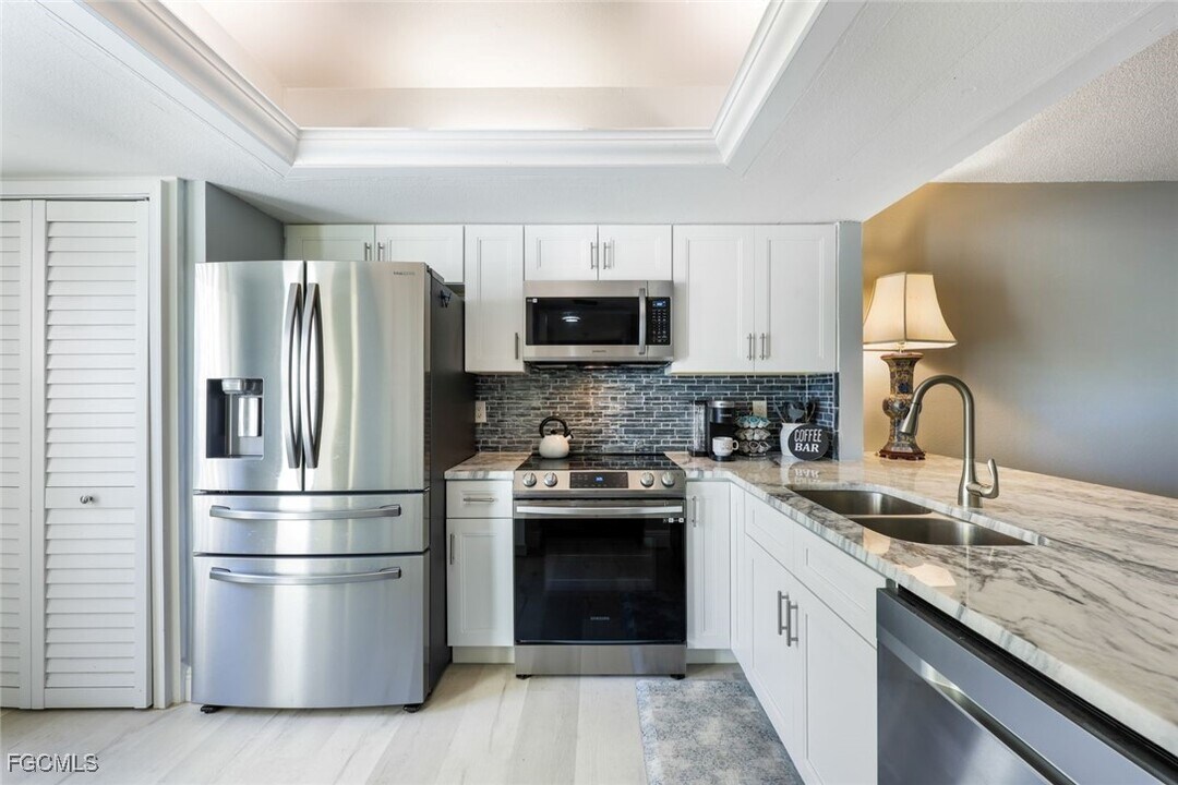 15177 Parkside Dr in Ft. Myers, FL - Building Photo