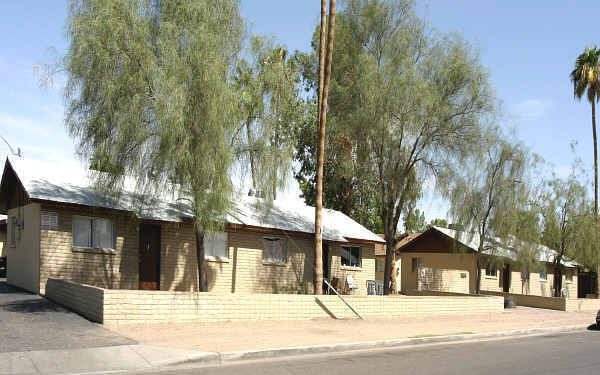 Plaza Del Torre in Phoenix, AZ - Building Photo