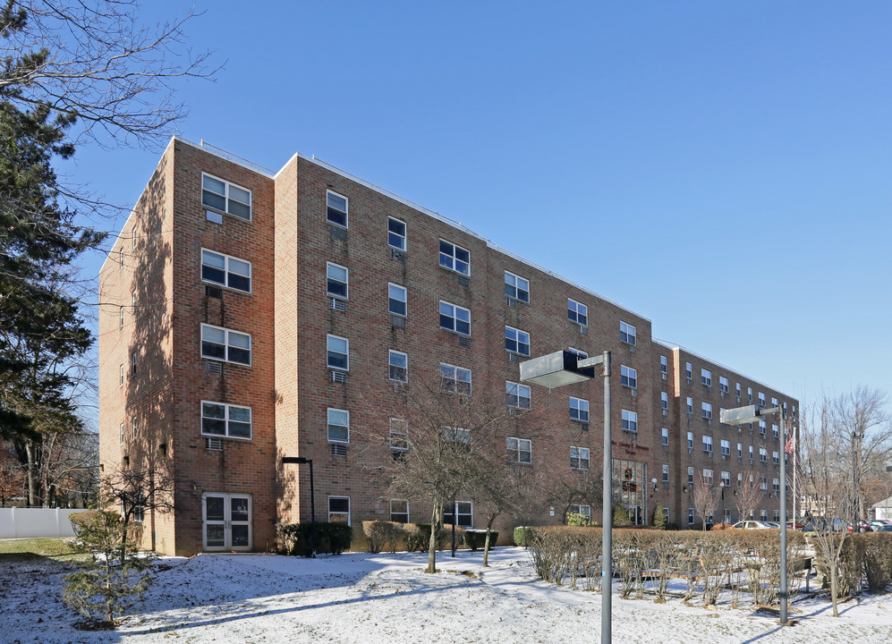 Peternana Terrace in Freeport, NY - Foto de edificio