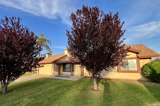 6024 Billabong Ct in Bakersfield, CA - Foto de edificio - Building Photo