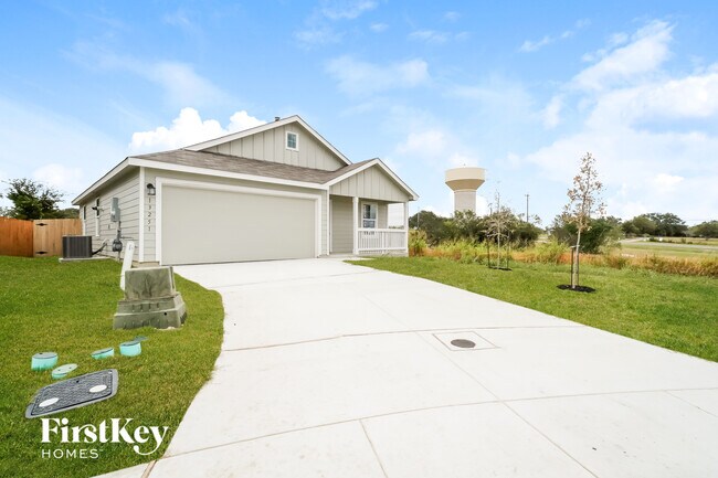 13251 Thyme Wy in Saint Hedwig, TX - Foto de edificio - Building Photo