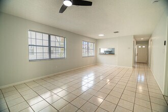 5254 Treetops Dr in Naples, FL - Foto de edificio - Building Photo