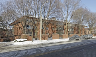 L' Hermitage in Milwaukee, WI - Building Photo