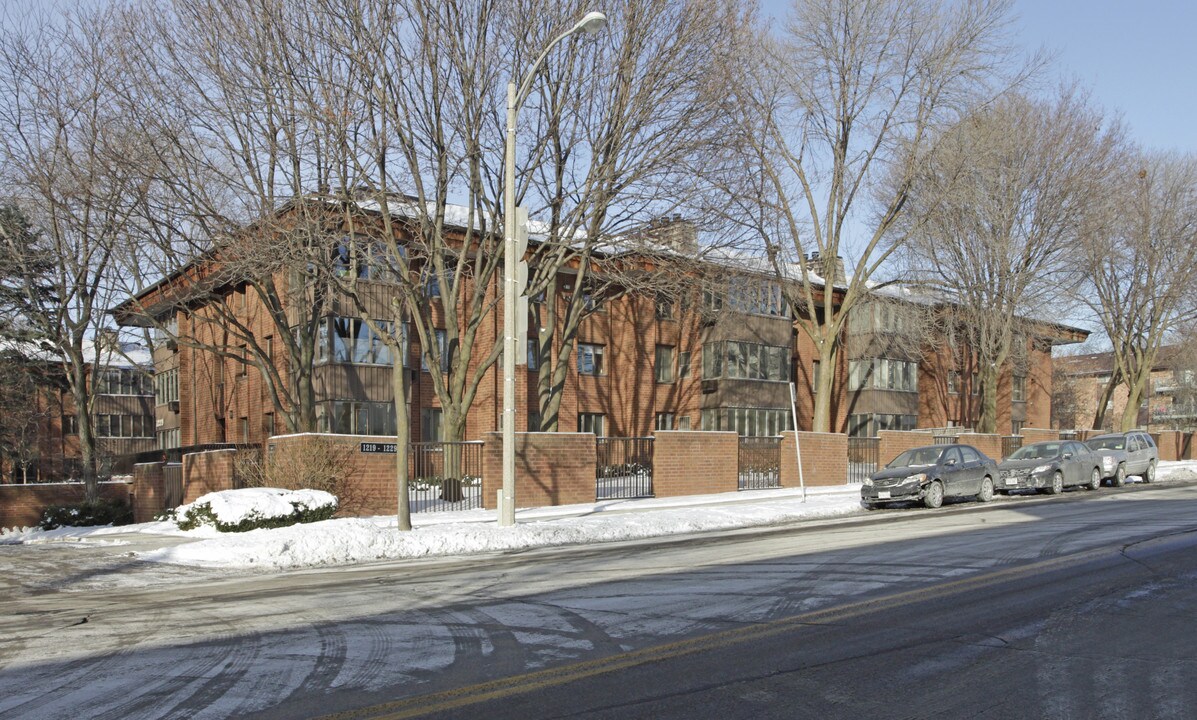 L' Hermitage in Milwaukee, WI - Foto de edificio