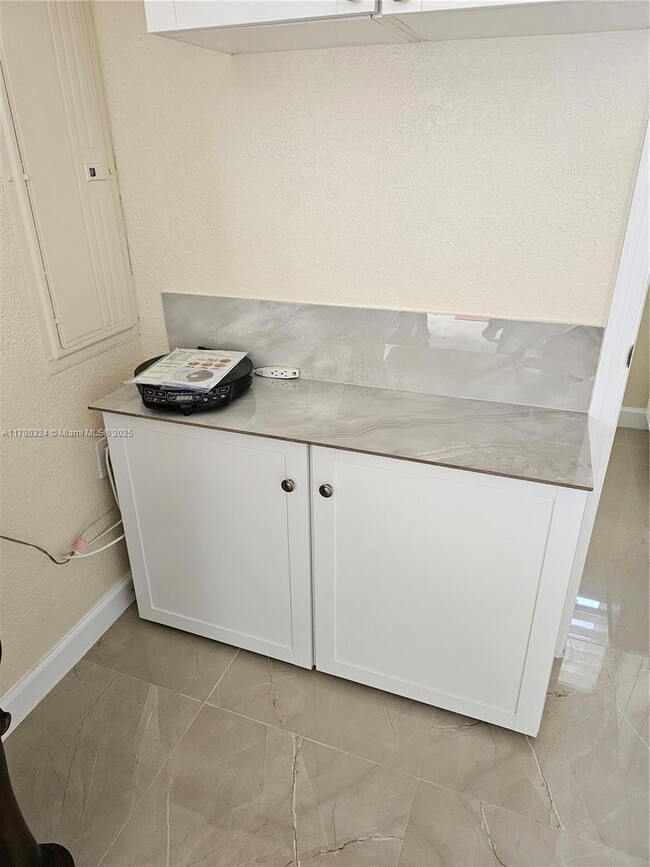 15501 SW 299th St in Homestead, FL - Foto de edificio - Building Photo