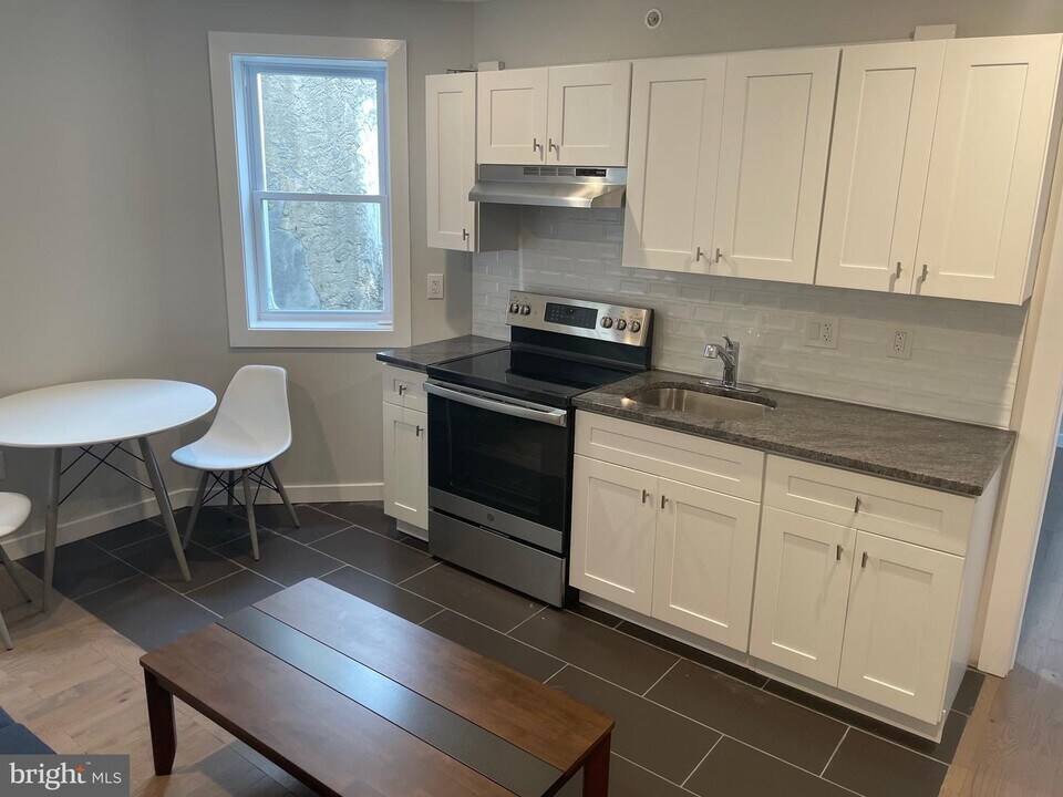 332 N 62nd St-Unit -3 in Philadelphia, PA - Building Photo