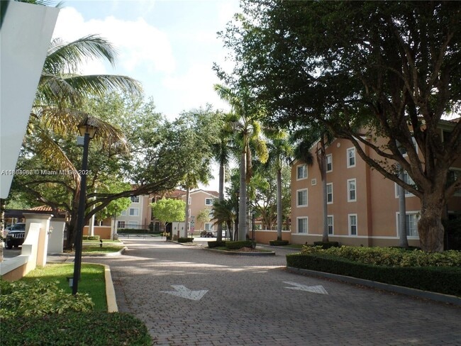 6801 SW 44th St, Unit #202 in Miami, FL - Building Photo - Building Photo
