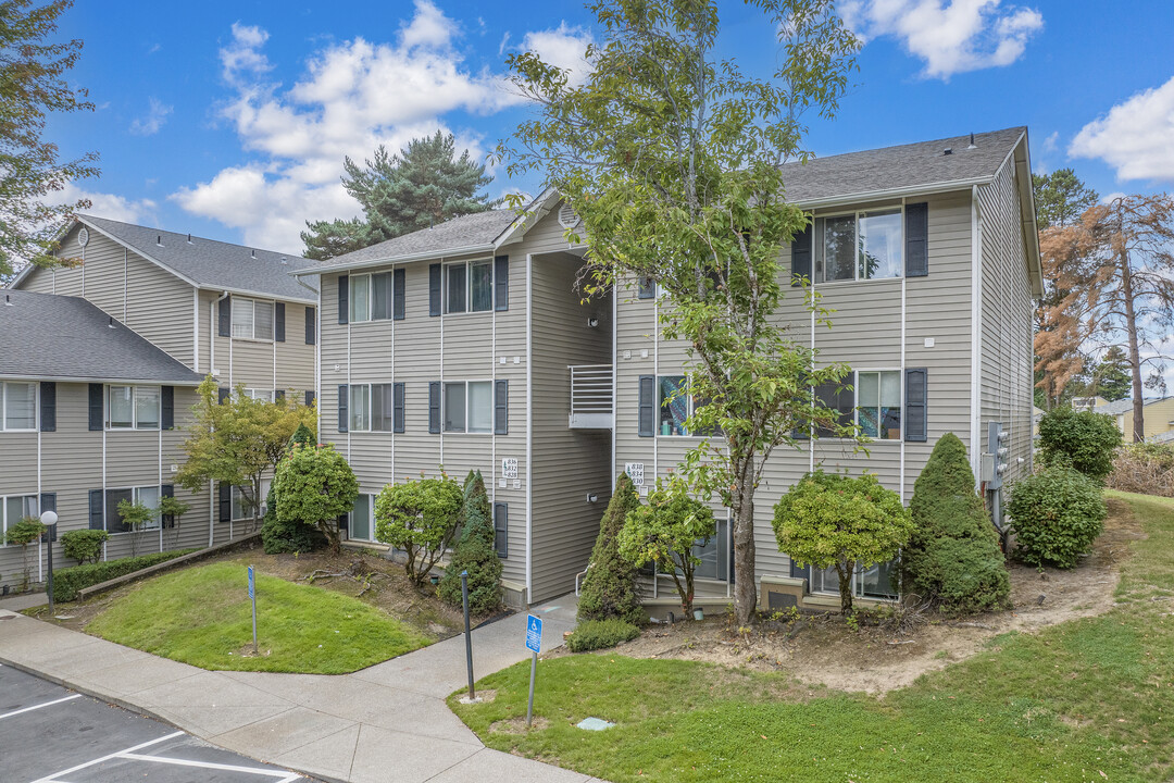 Fir Villa Apartments in Salem, OR - Building Photo