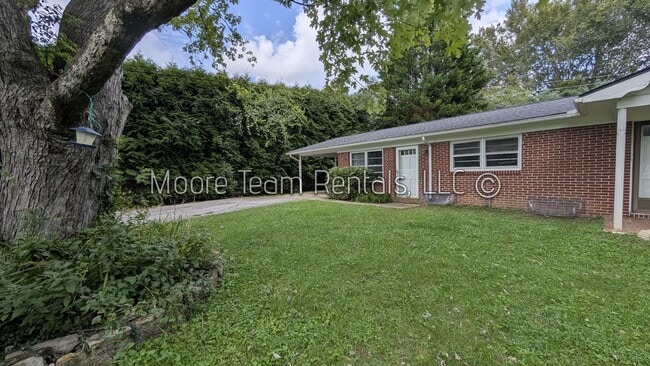 property at 914 Rutledge Annex