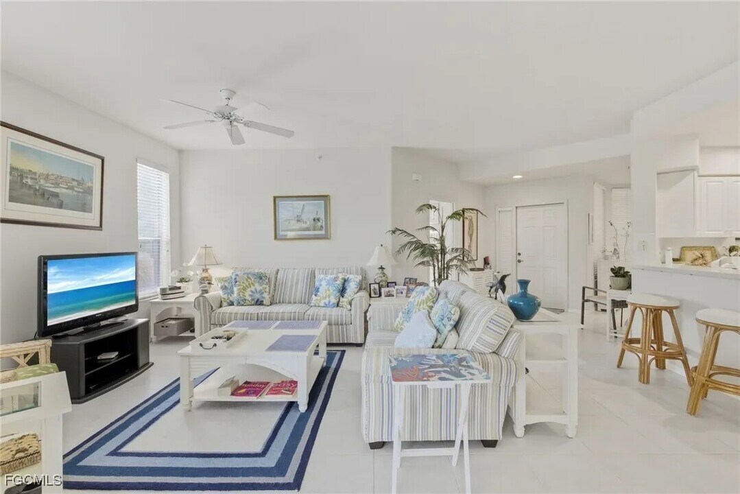 17020 Willowcrest Way, Unit 210 in Ft. Myers, FL - Building Photo