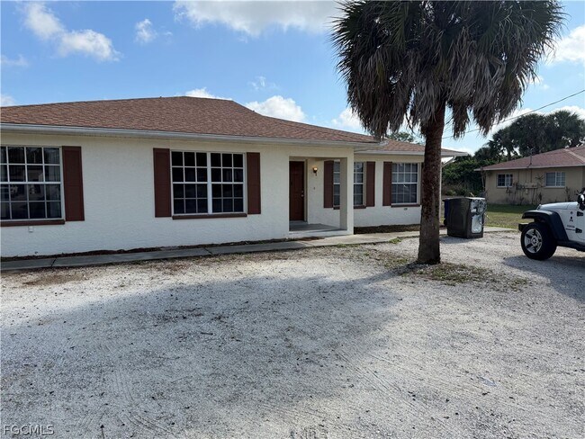 4928 Leonard Blvd S in Lehigh Acres, FL - Building Photo - Building Photo