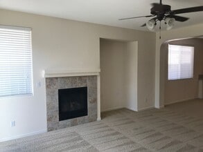 10136 Swann Way in Elk Grove, CA - Building Photo - Building Photo