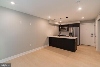 6604 Ridge Ave, Unit 210 in Philadelphia, PA - Building Photo - Building Photo