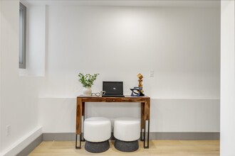 566 E 3rd St, Unit 1 in Boston, MA - Building Photo - Building Photo