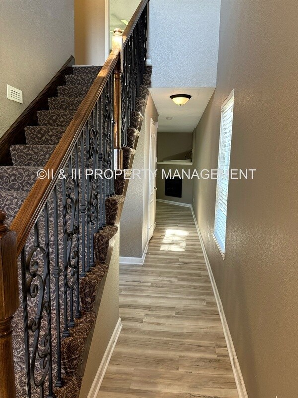 1624 NW Samantha Ct in Blue Springs, MO - Building Photo - Building Photo