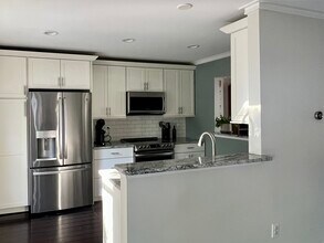 570 Stratford Rd in Ferndale, MI - Building Photo - Building Photo