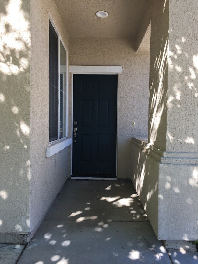 7029 Silverfield Way in Roseville, CA - Building Photo - Building Photo