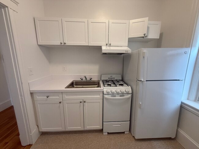 116 Warren St, Unit 4 in Boston, MA - Building Photo - Building Photo