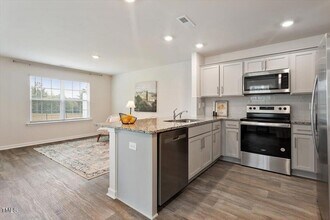 96 March Crk Dr in Fuquay Varina, NC - Building Photo - Building Photo