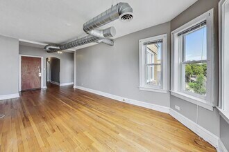 2444 N Campbell Ave in Chicago, IL - Building Photo - Building Photo