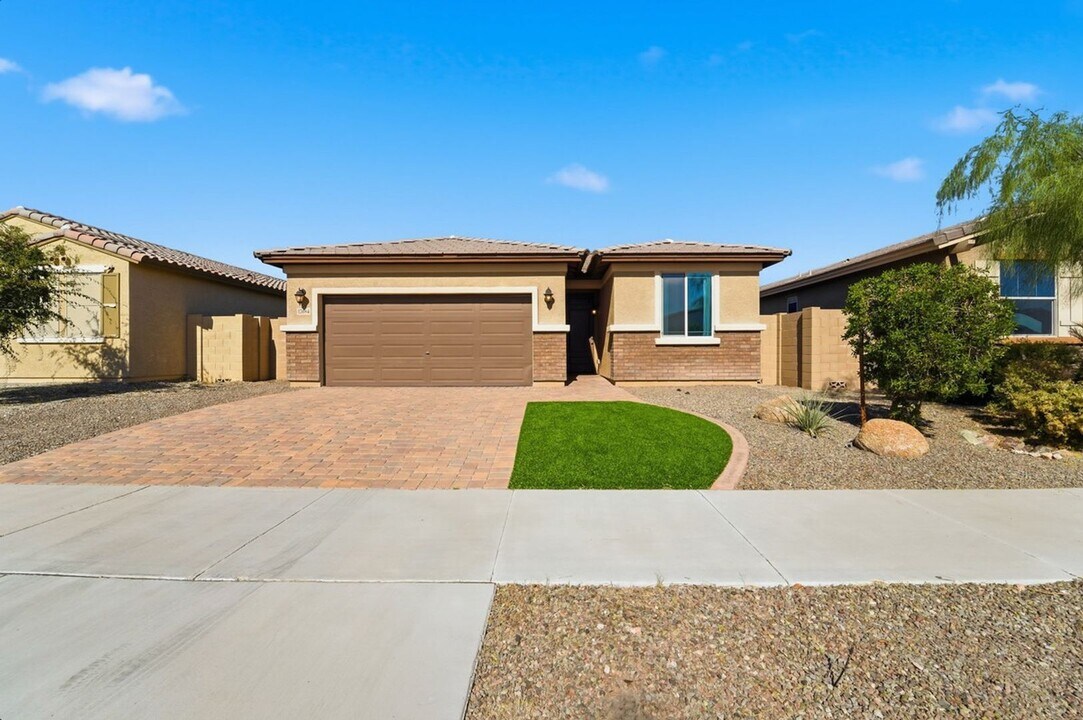 17684 W Country Club Terrace in Surprise, AZ - Building Photo