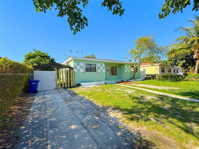 1141 NE 154th Terrace in North Miami Beach, FL - Building Photo - Building Photo