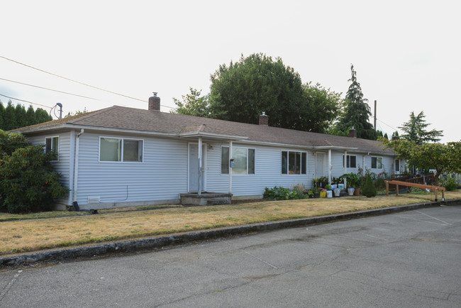 10834 NE Glisan St in Portland, OR - Foto de edificio - Building Photo