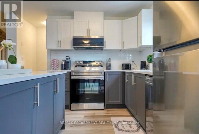 4263 Fourth Ave in Niagara Falls, ON - Building Photo - Building Photo