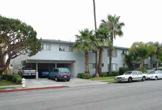 Ocean Terrace in Costa Mesa, CA - Foto de edificio - Building Photo