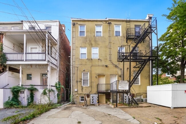 2645 N Charles St in Baltimore, MD - Building Photo - Building Photo