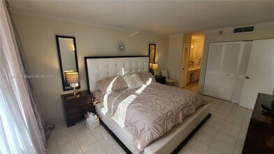 2030 S Ocean Dr, Unit # 401 in Hallandale Beach, FL - Foto de edificio - Building Photo