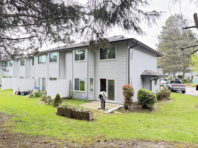 property at 7261-7140 140 St