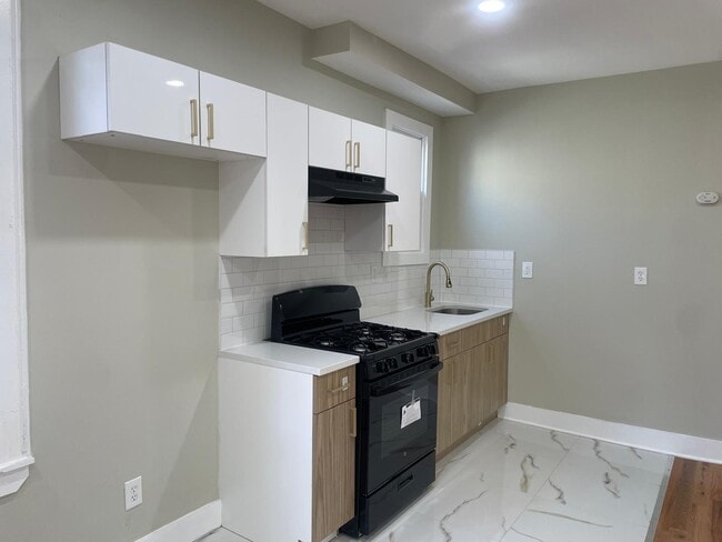 293 Weequahic Ave in Newark, NJ - Building Photo - Building Photo