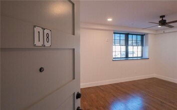 15 Cranston Ave in Newport, RI - Building Photo - Building Photo