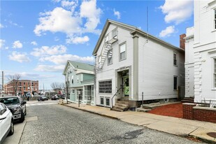 8 Franklin St in Newport, RI - Building Photo