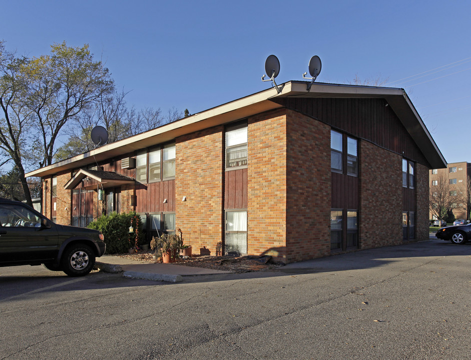 410 33rd Ave N in St. Cloud, MN - Building Photo