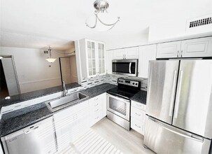 709 Gardens Dr, Unit #102 in Pompano Beach, FL - Foto de edificio - Building Photo