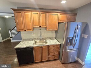 7655 Sherlock Ct in Pasadena, MD - Building Photo - Building Photo