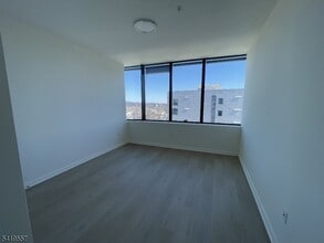 258 S Harrison St in East Orange, NJ - Building Photo - Building Photo