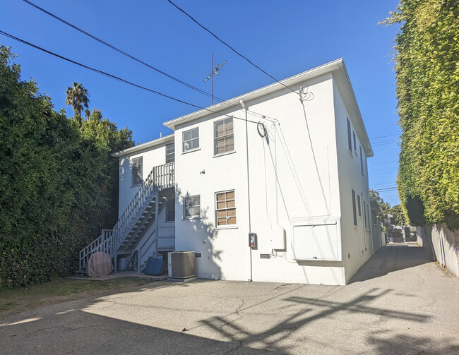 12142 Sunset Blvd, Unit 1 in Los Angeles, CA - Building Photo - Building Photo