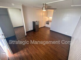 1301 Lusitana St in Honolulu, HI - Building Photo