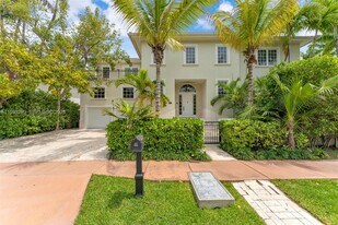 797 Ridgewood Rd in Key Biscayne, FL - Building Photo