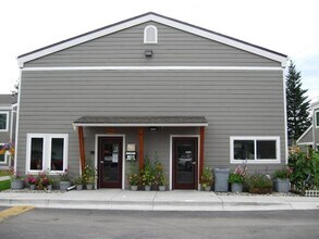 350 S Santa Claus Ln in North Pole, AK - Building Photo - Building Photo