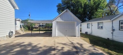 120 N Iowa Ave in York, NE - Building Photo - Building Photo