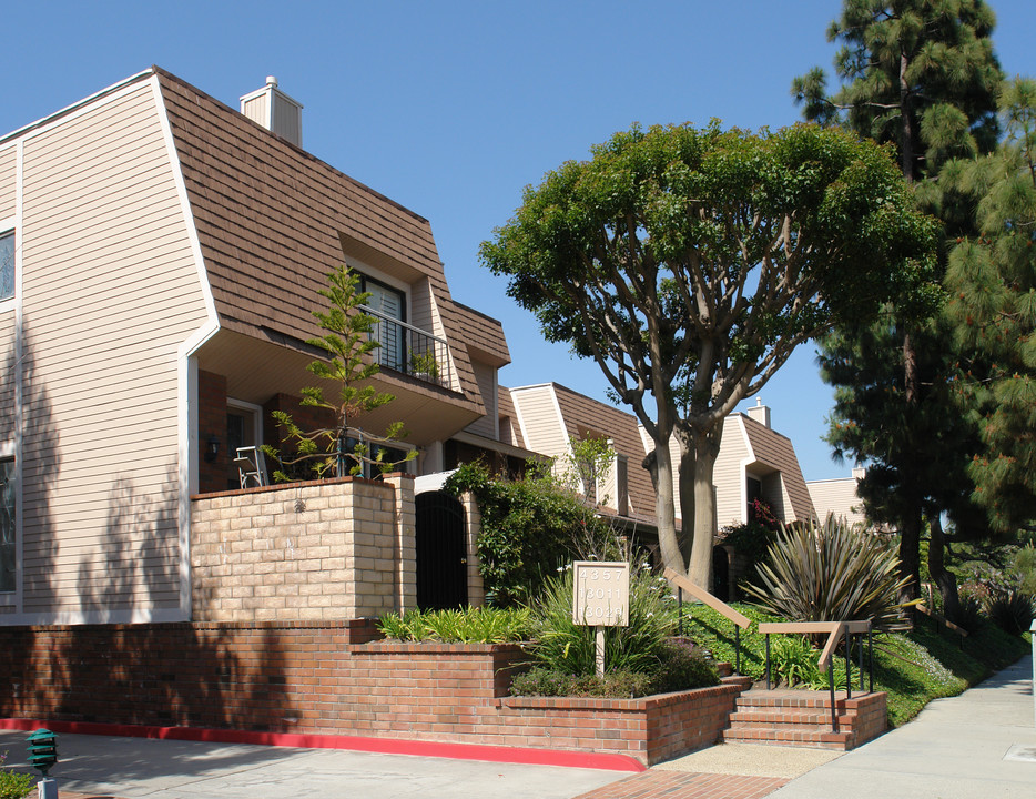 13011-13055 Mindanao Way in Marina Del Rey, CA - Foto de edificio