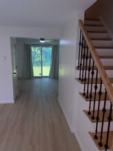 227 New Britain Ave in Farmington, CT - Foto de edificio - Building Photo
