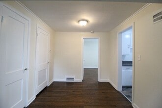 305 E 27th Ave in North Kansas City, MO - Building Photo - Building Photo